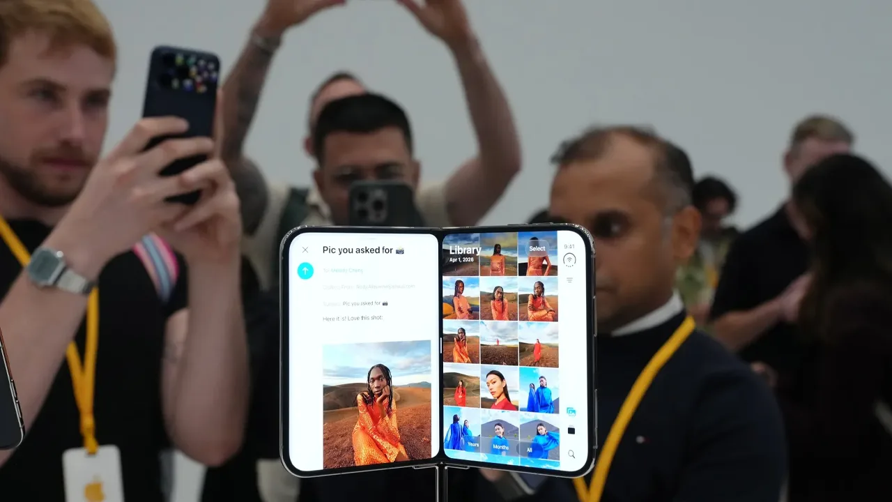 Apple's iPhone Duo Sets New Price Record for a Mass-Market Smartphone