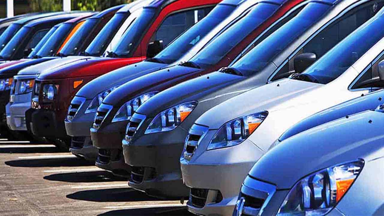 Automobile sales rise by 32% in Feb