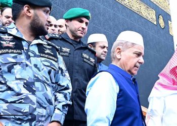 PM Shehbaz Sharif Performs Umrah, Prays for Country's Prosperity and Global Peace
