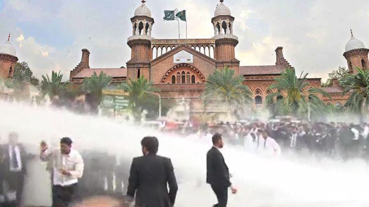 Lawyers and Police Clash Outside Lahore High Court