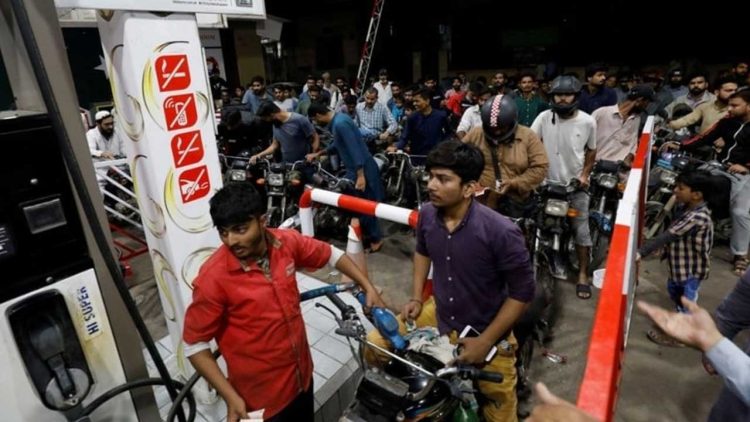 Petrol price in Pakistan Reduced By Rs15.39 Per Litre