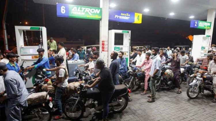 Petrol price in Pakistan slashed by Rs10 per litre