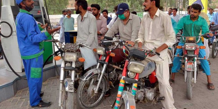 Petrol price in Pakistan jacked up by Rs7.45 per litre