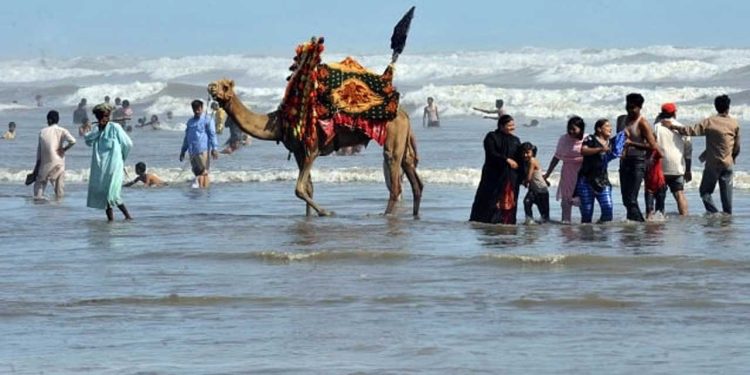 Sea Breeze Brings Relief to Karachi After Days of Sweltering Heat