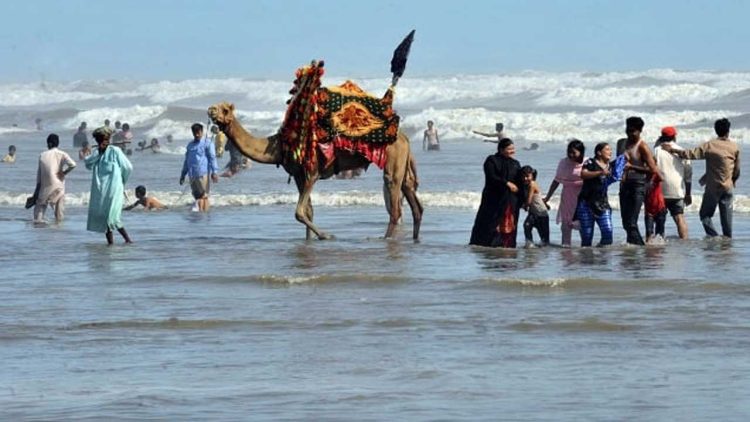 Sea Breeze Brings Relief to Karachi After Days of Sweltering Heat