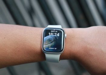 Apple Watch Helps Save Surfer's Life After Being Swept Out to Sea in Australia