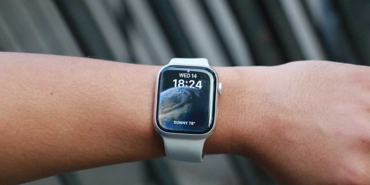 Apple Watch Helps Save Surfer's Life After Being Swept Out to Sea in Australia