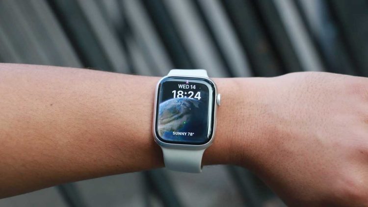 Apple Watch Helps Save Surfer's Life After Being Swept Out to Sea in Australia