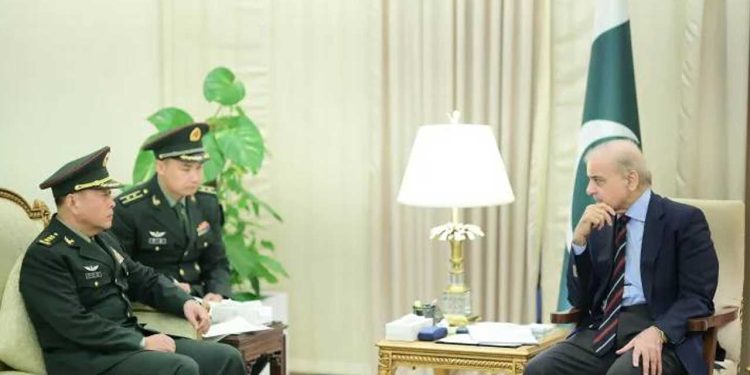 Chinese Military Commander Reaffirms Commitment to Strengthen Sino-Pak Strategic Partnership in Meeting with PM Shehbaz