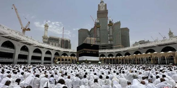 Indian Ministers Laud Pakistani Citizen for Heroic Rescue During Hajj 2024