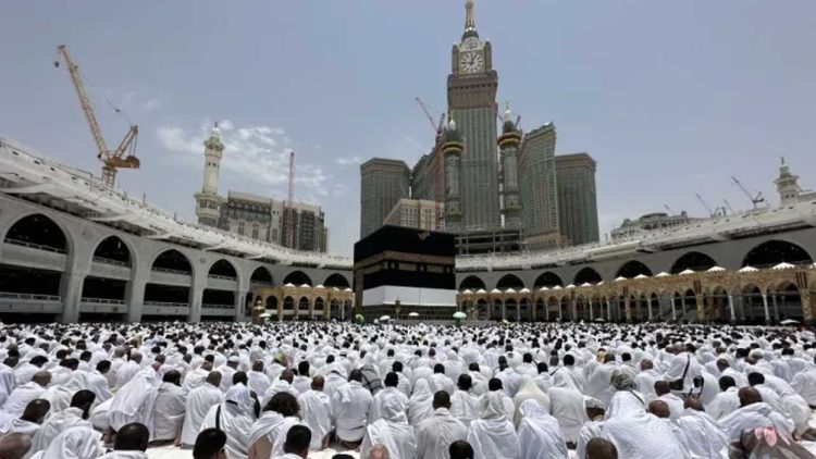 Indian Ministers Laud Pakistani Citizen for Heroic Rescue During Hajj 2024