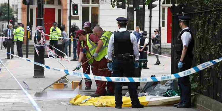 Pakistani Man Praised for Bravery in London Stabbing Incident amid Far-Right Unrest