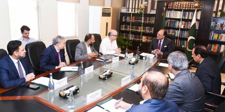 Finance Minister Emphasizes Power Sector Reforms, Backs K-Electric’s Shift to Renewables