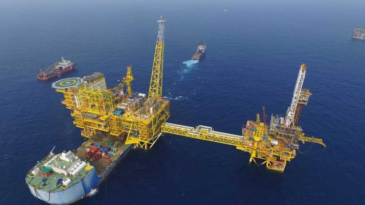 Pakistan Discovers Major Oil and Gas Reserves in Territorial Waters