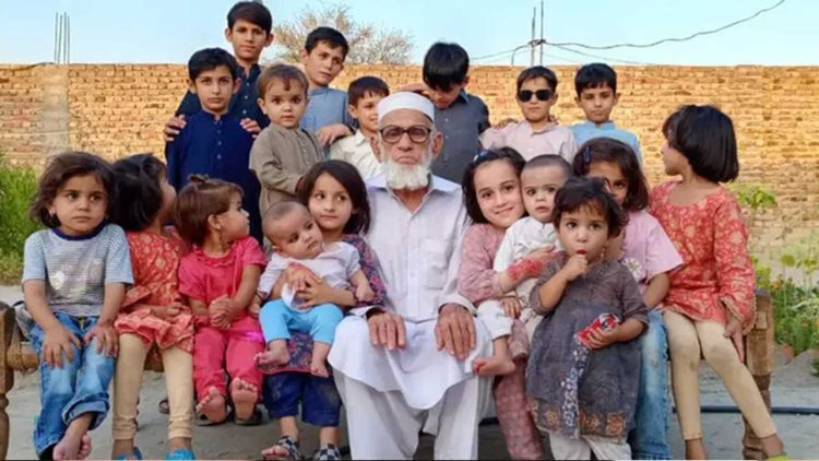 Pakistani Tribal Man Defies Norms, Educates 13 Daughters to Master’s Level