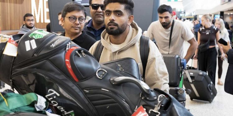 Babar Azam Welcomed by Fans at Melbourne Airport