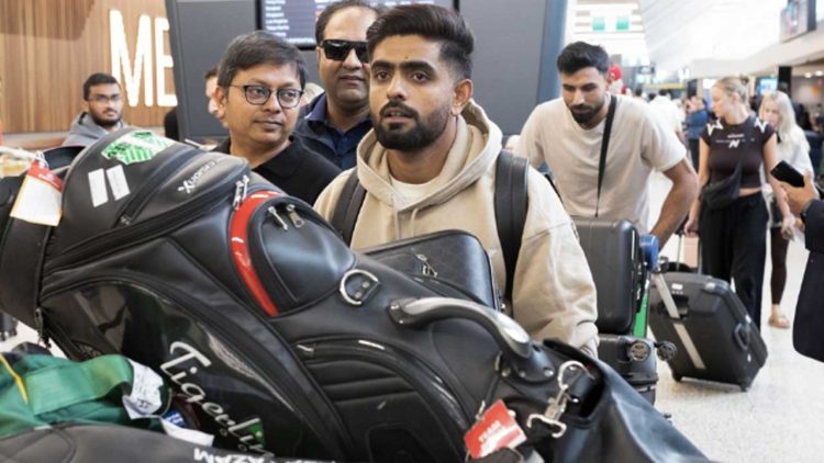 Babar Azam Welcomed by Fans at Melbourne Airport