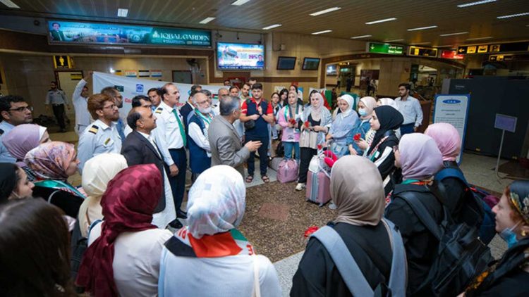 First Batch of 27 Palestinian Medical Students Arrives in Pakistan to Continue Their Studies