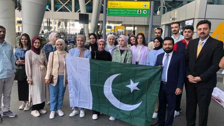 First Batch of 27 Palestinian Medical Students Departs for Pakistan to Continue Studies