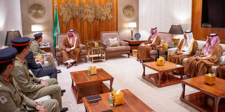 Pakistan Army Chief Meets Saudi Crown Prince to Discuss Regional Peace, Defense Cooperation