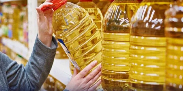 Ghee, Cooking Oil Prices Surge in Pakistan, Burdening Consumers and Small Businesses