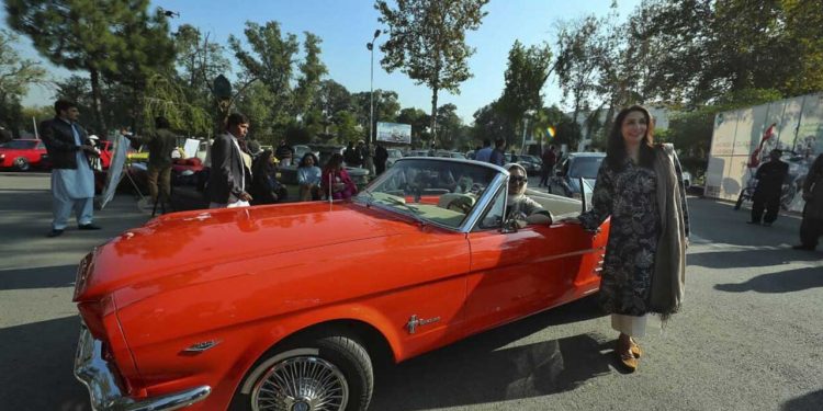 Classic Automobiles Draw Crowds at Peshawar’s 15th Vintage Car Show