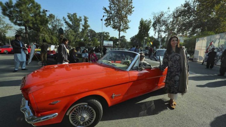 Classic Automobiles Draw Crowds at Peshawar’s 15th Vintage Car Show