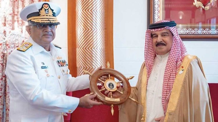 Pakistani, Bahraini Naval Leaders Explore Maritime Security and Defense Cooperation