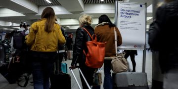 Heathrow Airport resumes flight